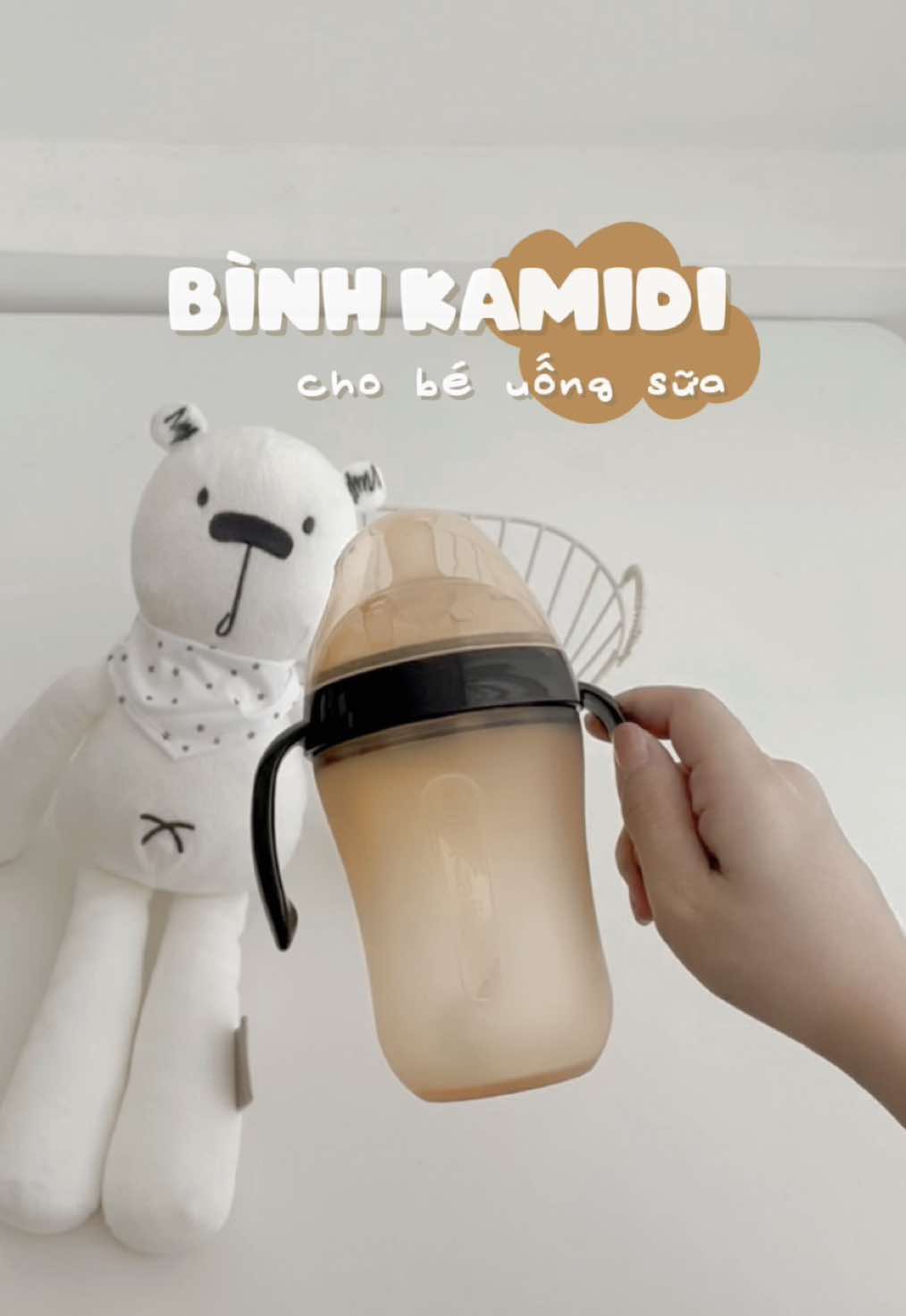 Cảm giác con tuti cạn bình mẹ nào cũng mê 🥹 Em bình silicone đầu tiên của Shin 🍼 may quá con tui hợp bình này các mom ơi 🫶🏻 #mevabe #meshinthuine #binhsuasilicone #KamidiSilicone #Kamidi 