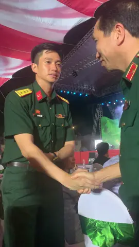 #lehoanghiep nữa nè  chú hỏi là: ăn chưa Hiệp: ăn rồi ạ…gật gật gật