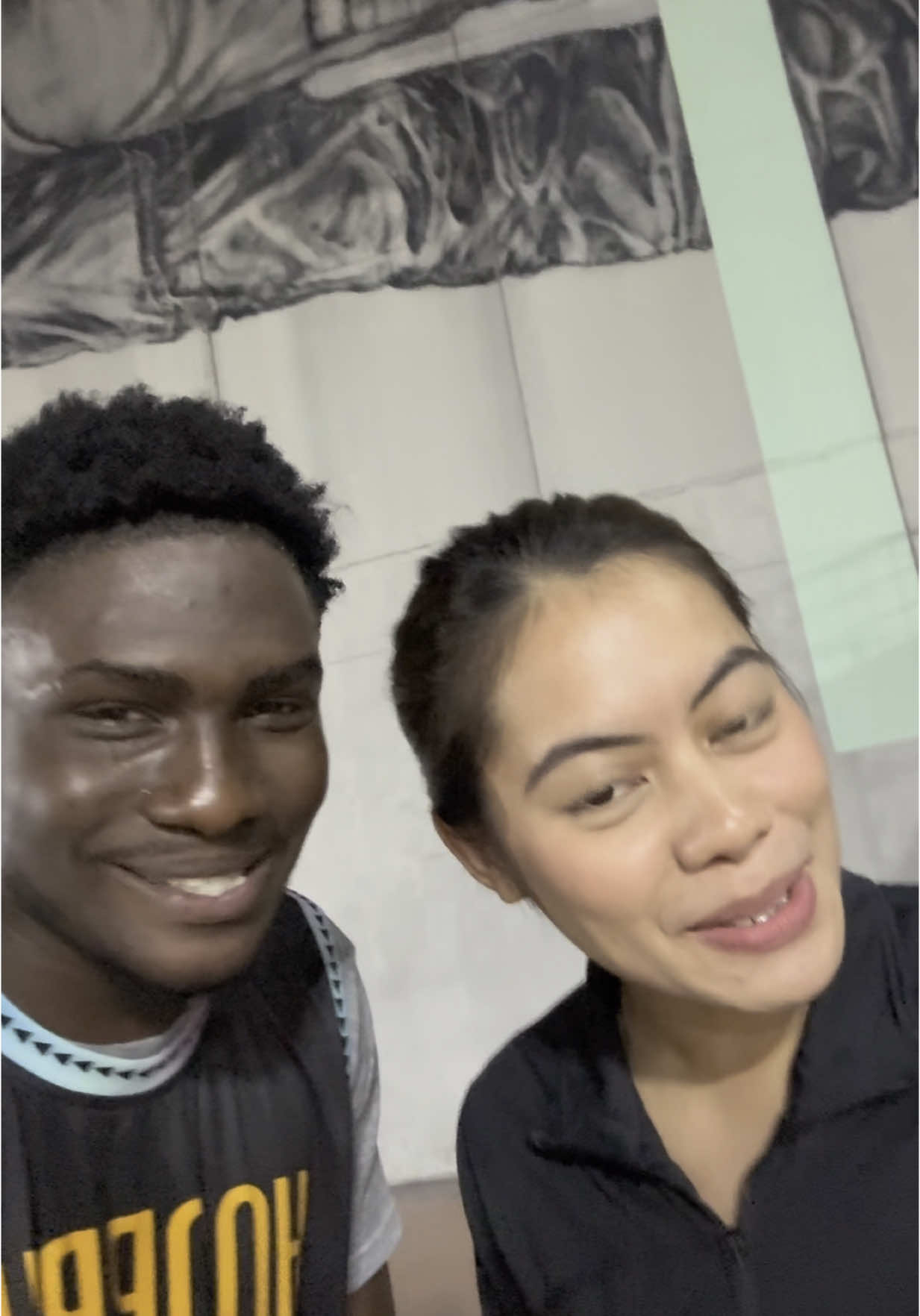 He sings this song like he owns it 🤣 Nice meeting you @Watermelon Guy 🤝🏼