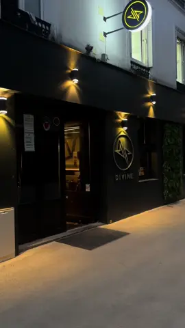 @Divine 🥂 | 12 rue du surmelin 75020 Paris 📍
