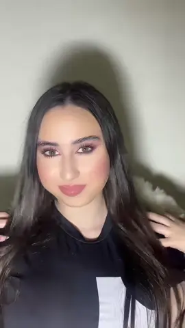 Heat up your look with the ultimate summer glow! Radiant, fresh, and flawless ✨🌞 #SummerMakeup #GlowySkin#karinebeauty#fyp 