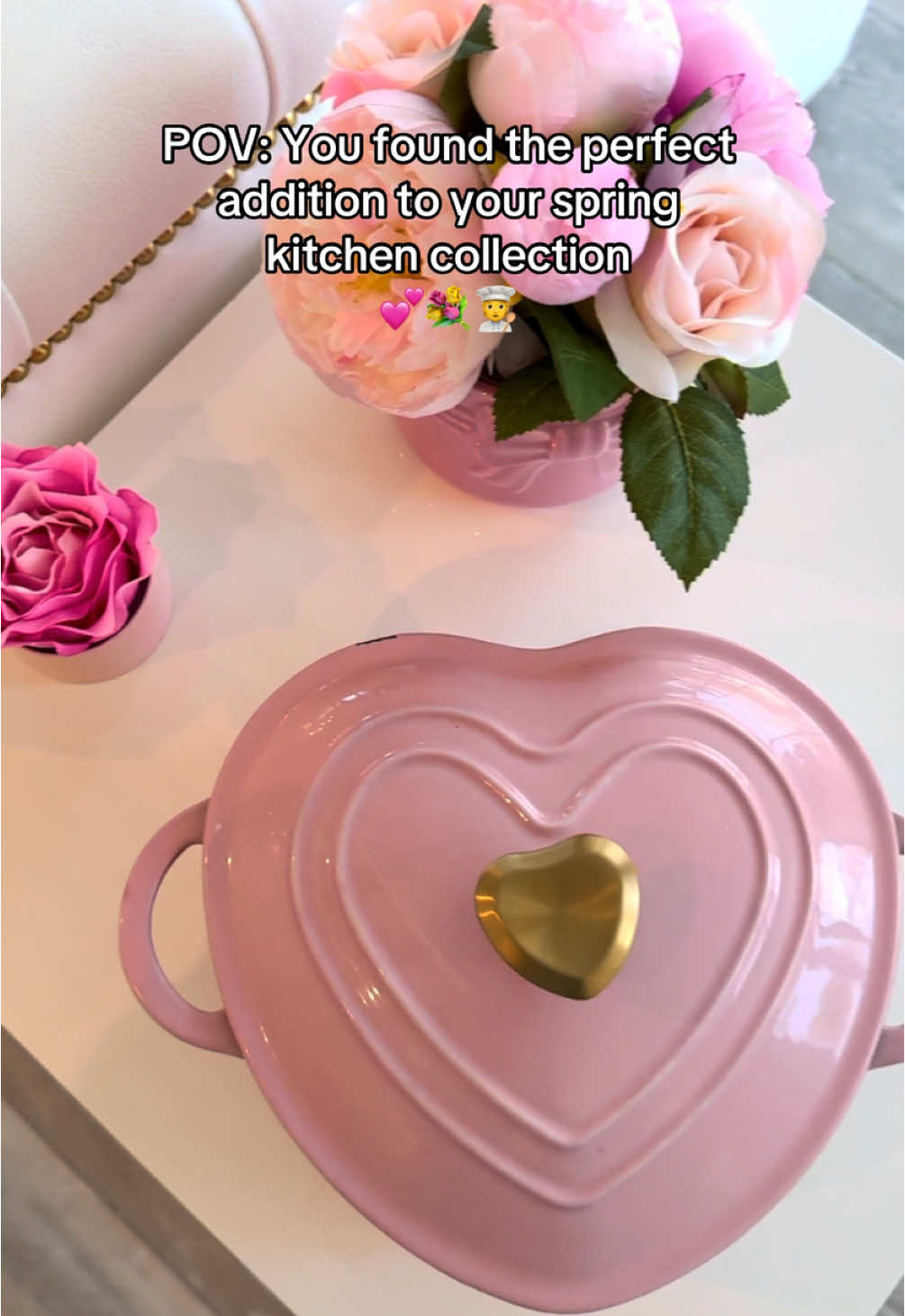 Out with the old, in with the iconic dutch oven. 💅💕 #parishilton #parisproducts #pinkproducts #pink #pinkkitchen #aesthetic #pinkaesthetic #dutchoven #pinkpot #sliving 