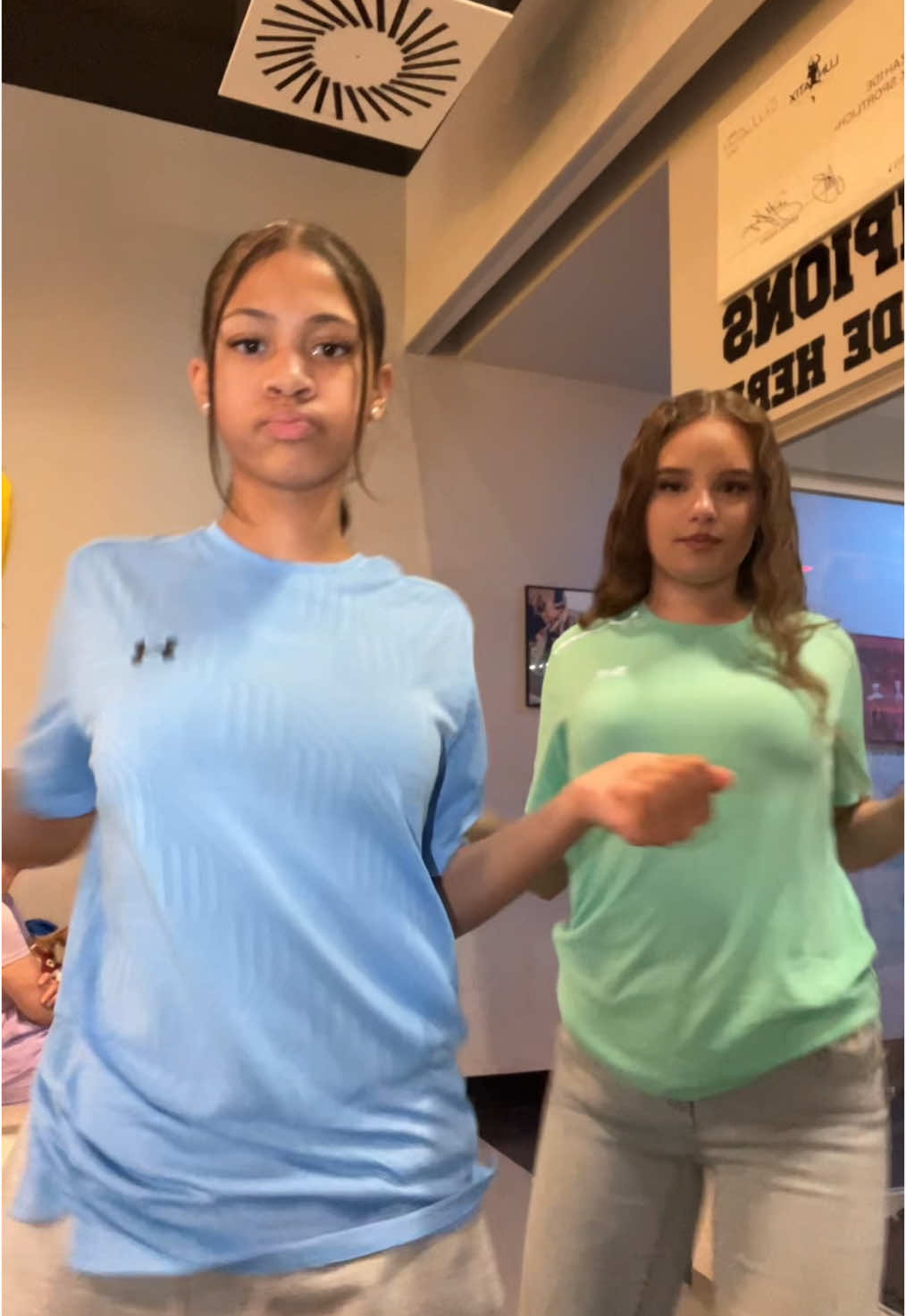 lowkey noch nie so konzentriert gewesen 👽 @𝐑𝐀𝐅𝐀 #binttttou #pourtoii #lunatix #dancetok #duo 