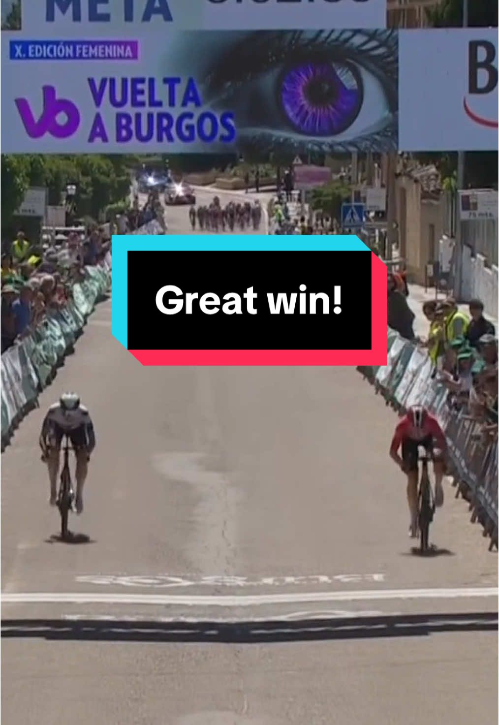 A breakthrough win for Mie Bjorndal Ottestad! The Norwegian broke away with Marlen Reusser and won the sprint to the line 💪