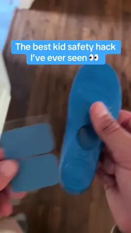 This insole secretly tracks, your kid without them, knowing. It looks like a regular shoe insole, but hides an apple AirTag inside. Slide it into your kid shoe and stay connected no matter where they go. It’s totally discrete no discomfort, but gives you peace of mind.