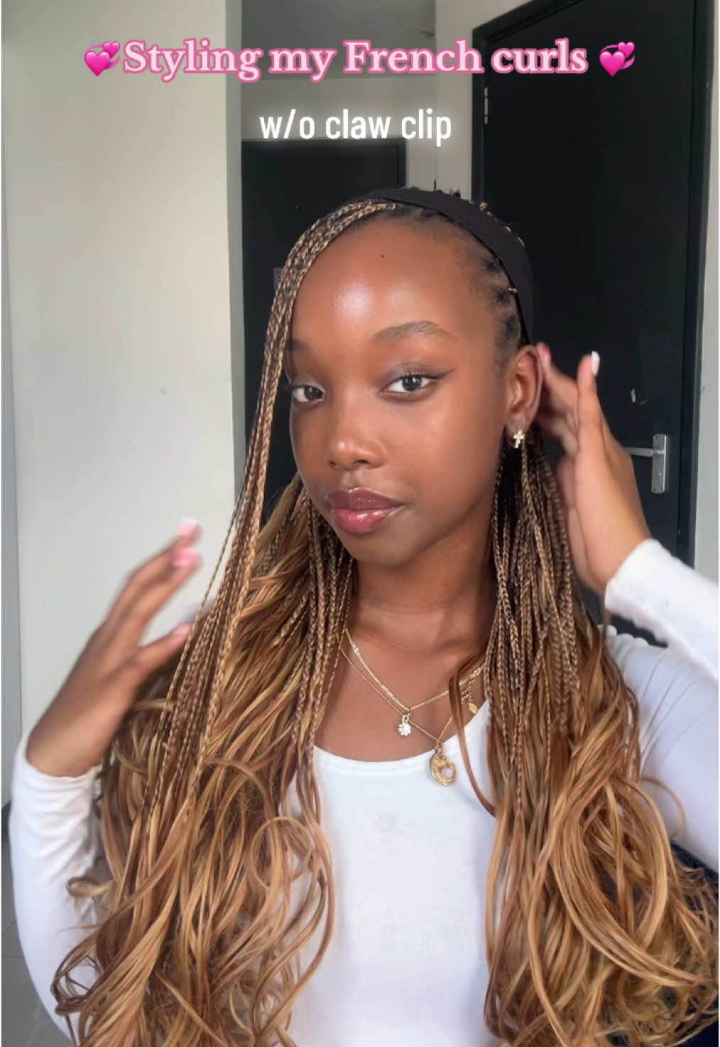 And you won’t even need a claw clip for these hairstyles🤭 hair from: @Sayyidsisters_beautyparlour #frenchcurlsbraids #braidstyles #stylingbraids #braids #fyp #tiktokkenya 