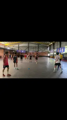 Runnnnn🤫#hay #UMaungStors #RoyalEagleFutsalStadium #hay #3Cup #news #NVS #following #fylpシ #gg #foryoupage #ဘောလုံးကစားနည်းကိုချစ်မြတ်နိူးသူ #tiktok #football 