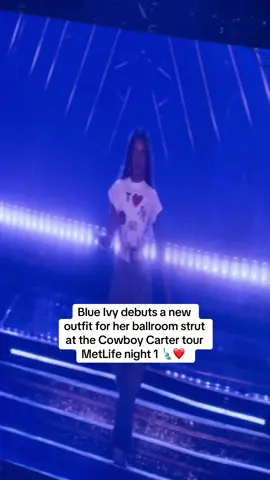 BLUE IVY ❤️s NY. Here’s her full rodeo ballroom strut and dance to “Deja Vu” at #Beyoncé’s Cowboy Carter tour MetLife night 1 👏🗽  #blueivy #dejavu #nostalgia #nyc #newjersey #livemusic #dancetok #cowboycartertour #performance 