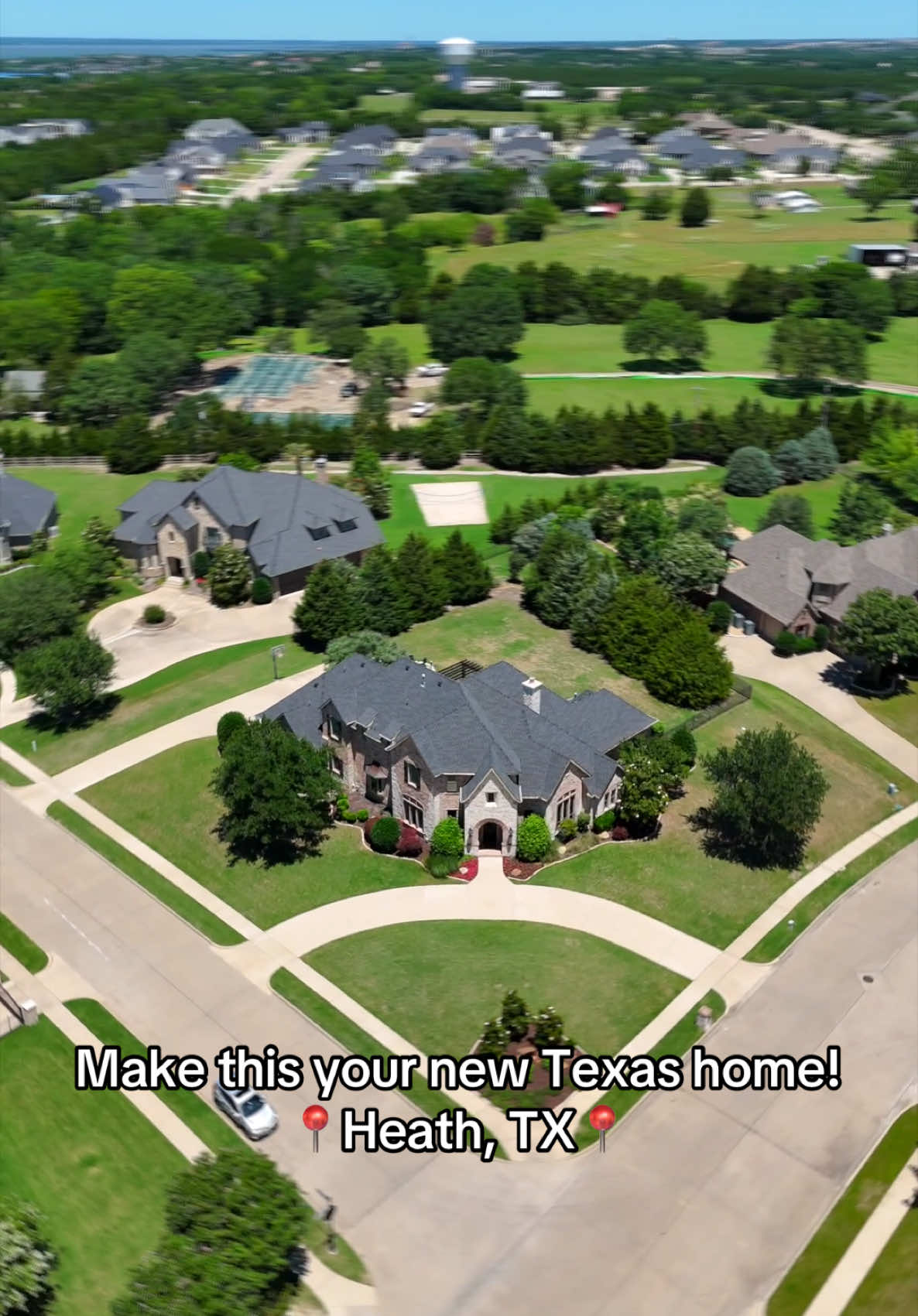 Ready to make a move?! Looking for ultimate luxury in a upscale Heath neighborhood? Look no further! This one is absolutely stunning! 📍406 Wyndemere BLVD. . . #aaronstokesrealestateteam #soldbystokes #texas #tx #realestate #dfw #dfwrealtor #realtor #relocation #moving #forsale #luxury #milliondollarlisting #heath #heathtx #rockwallisd #rockwallcounty #lakersyhubbard