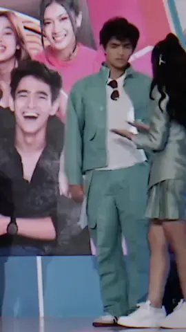 Gemes banget ngadunya 🤭 A : Bi liat deh tangan umi kok gini ya H : Mana coba liat, ohh gak papa sayang, di cium dikit juga hilang nanti  🙂 HER DIA STRES HER  #harqeel #harryvaughan #aqeelacalista #asmaragenz #fyp 