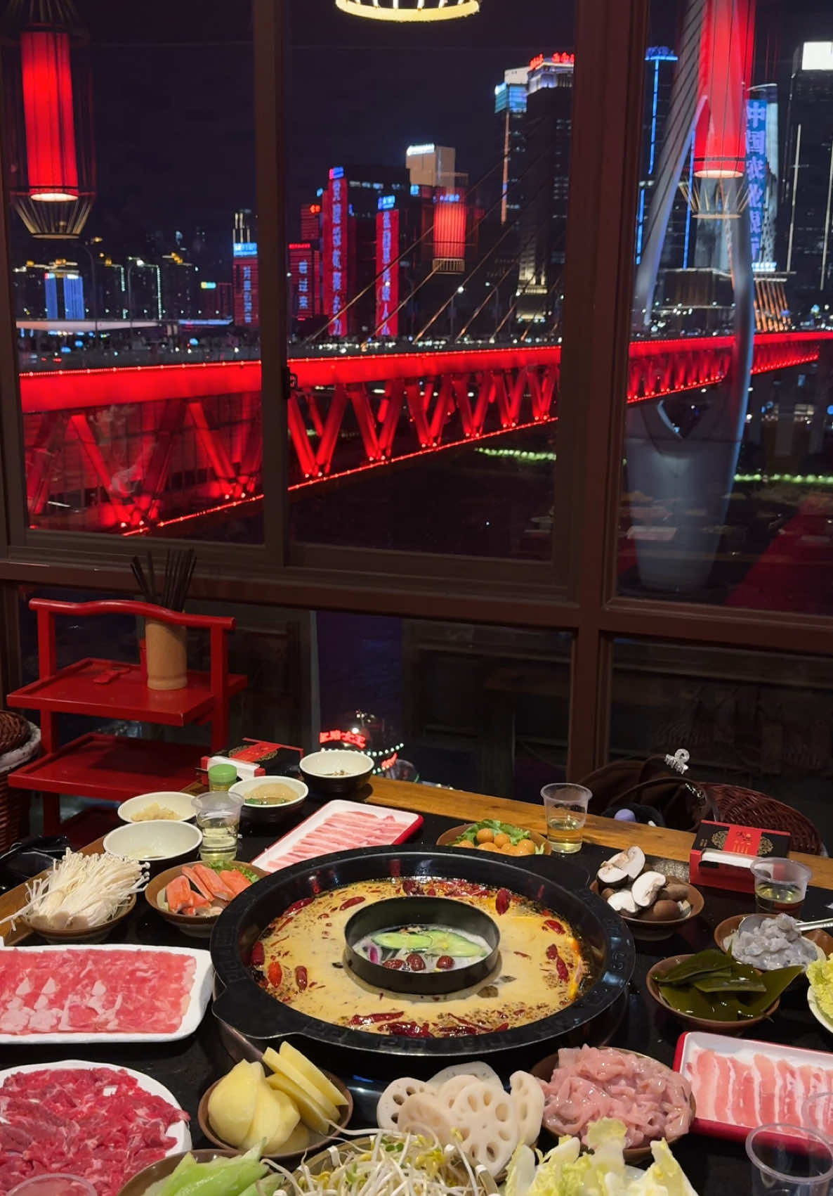 หม่าล่าที่ฉ่งชิ่ง ร้านนี้ไม่ไปกินคือพลาดมาก วิวคือที่สุด รสชาติดี ราคาดี #chongqing #mala #ฉงชิ่ง #หม่าล่า #หม่าล่าหม้อไฟ #china 