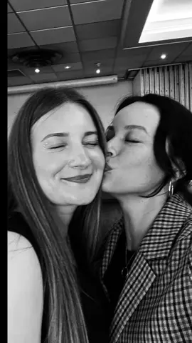 @Melissa ONeil ❤️ #melissaoneil #lucychen #therookie #savinglivescon #convention #empireconventions #slc #Love 