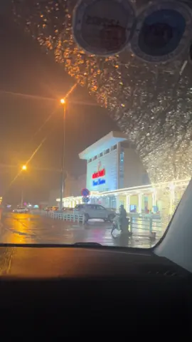 Ngồi trên ô tô thì thấy mưa cũng chill chill #tiktok #xuhuong #viral #hanoi #mua #gahanoi 