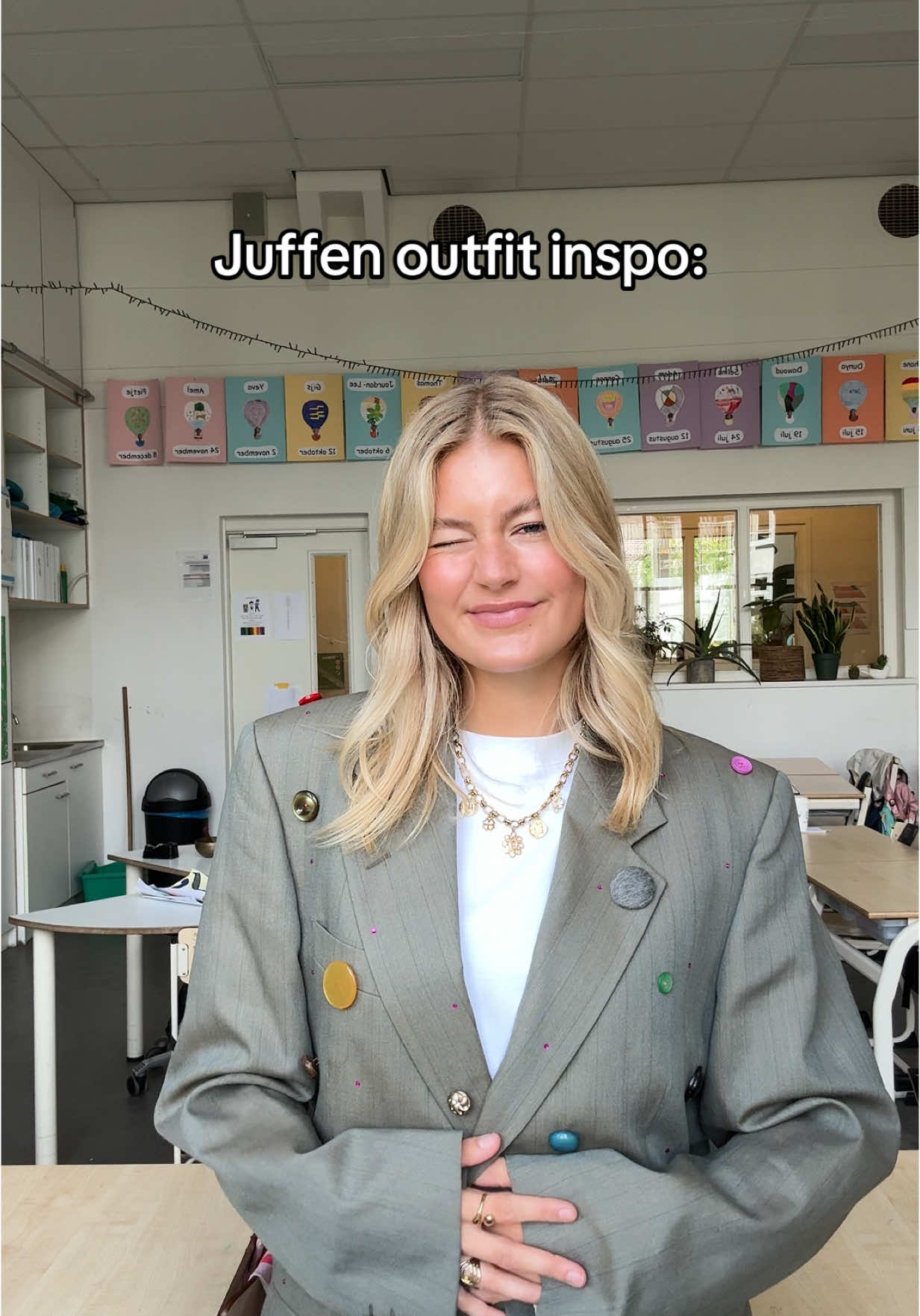 WINACTIE!✨Wil jij ook zo’n leuke blazer winnen? Laat een “💗” in de comment en volg @Studio Grandijoos #jufjitske #outfitinspo #juffentiktok #juftok 