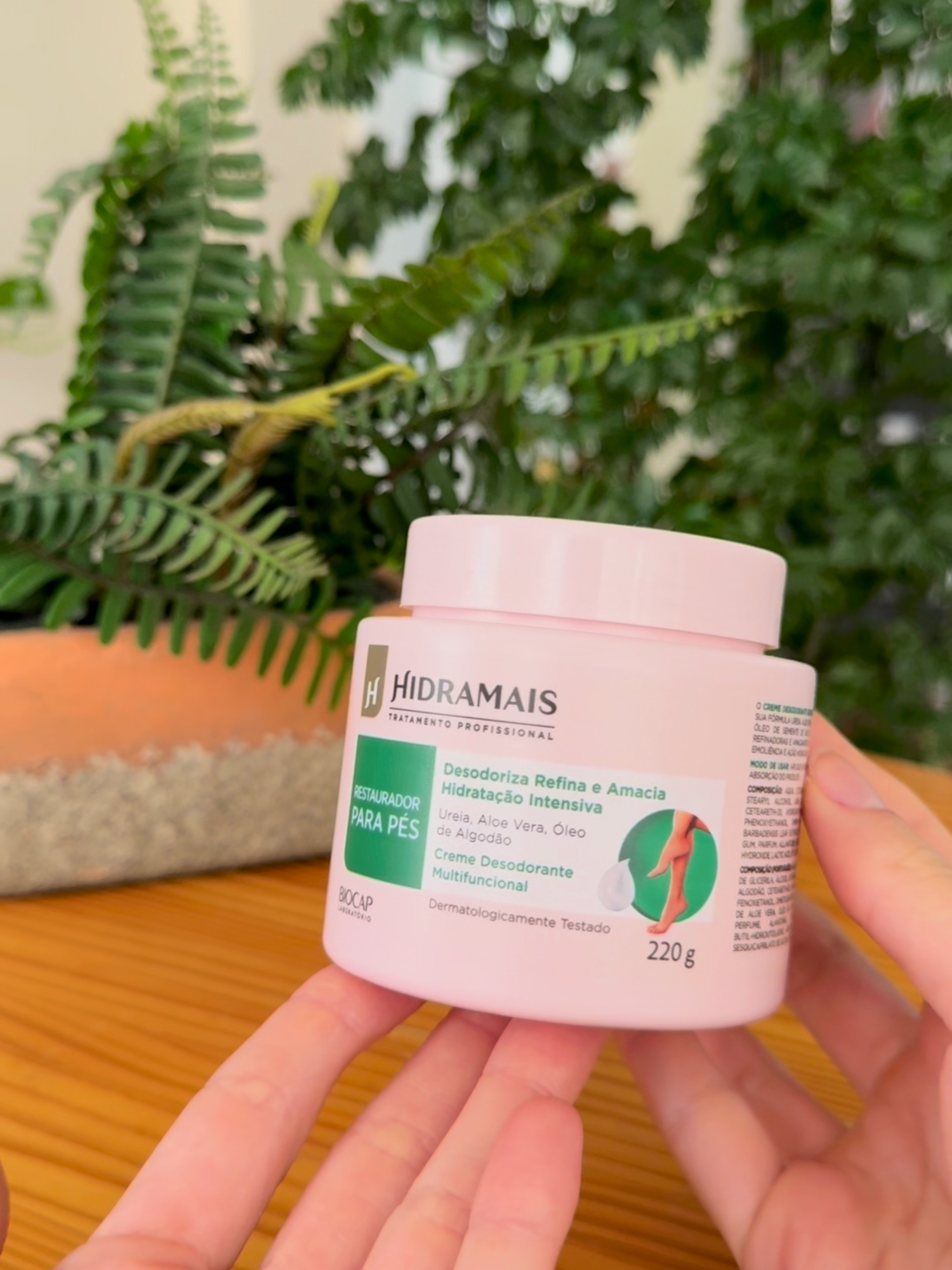 O Creme Restaurador para Pés Hidramais é o aliado ideal nos seus protocolos.​ Hidratação profunda, toque leve e resultado imediato! ✨​ ​ #Hidramais #Biocap #EstéticaProfissionalHidramais #HidrataçãoIntensiva #SPADosPés