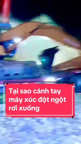 Tại sao cánh tay máy xúc đột ngột rơi xuống