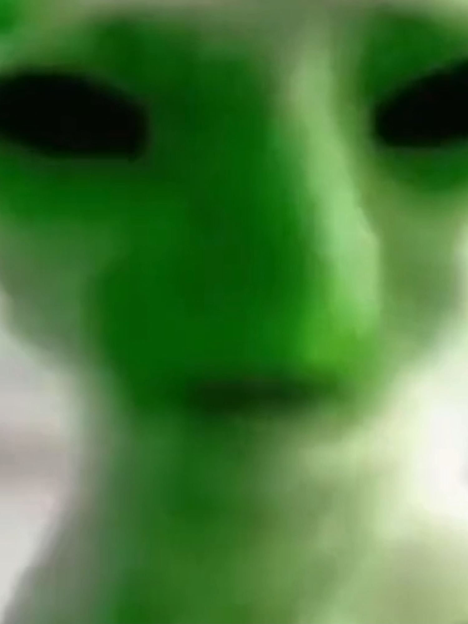 👽