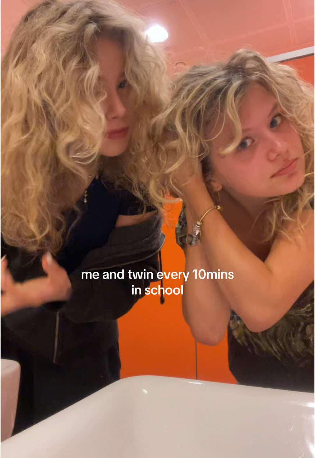 @jana #frizzyhair #real #volume #curlyhair #wavyhair #scrunching #water #curlyhairproblems 