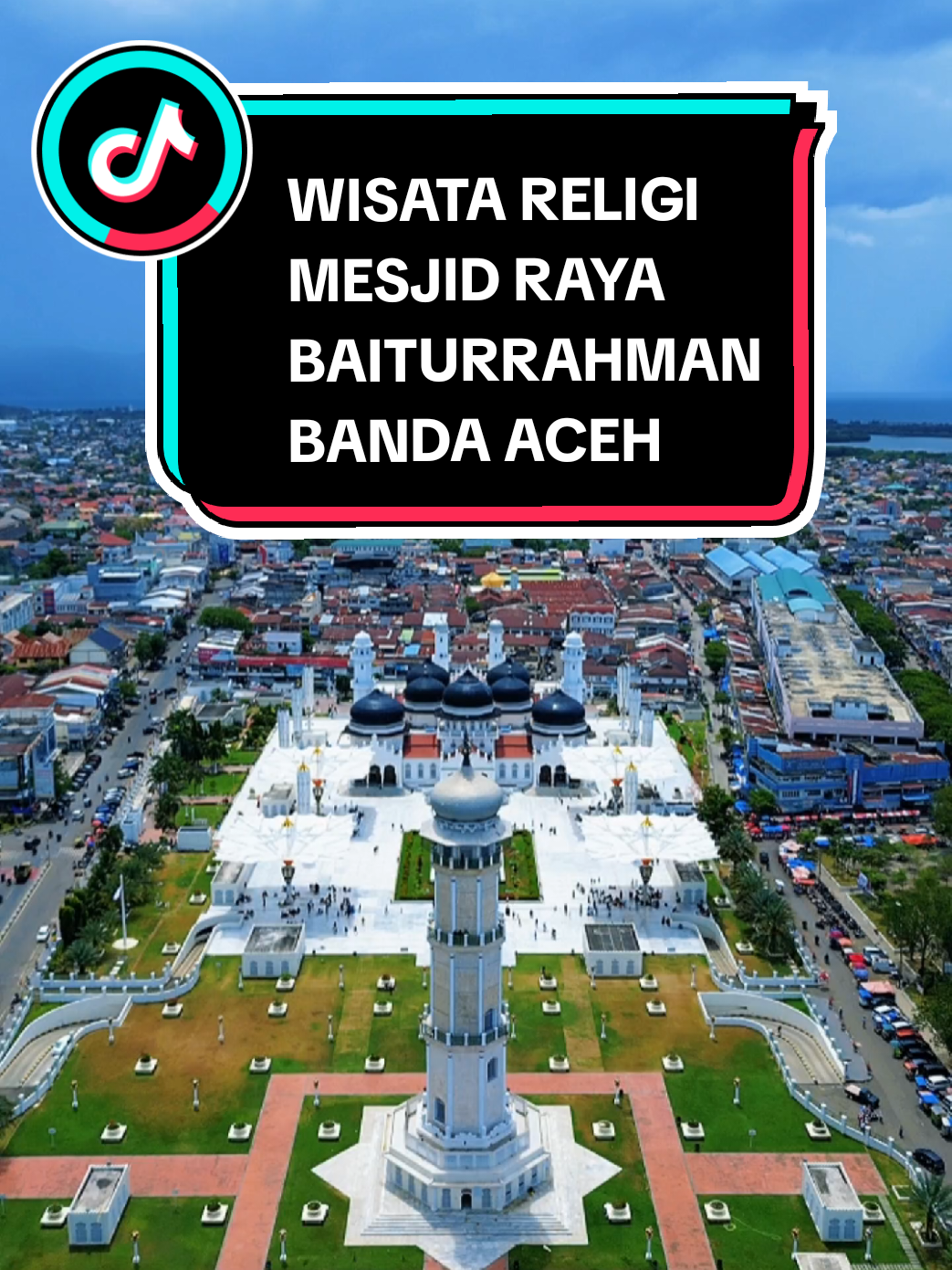 Mesjid Raya Baiturrahman Banda Aceh, ini dia salah satu lokasi wisata religi yang paling populer di Indonesia! Masjid Raya Baiturrahman adalah mesjid kebanggaan orang Aceh menjadi tempat shalat yang tenang, juga bisa healing yang adem & menenangkan, bisa wisata tapi tetep bisa ibadah dengan nyaman. View-nya dari drone? AUTO CANTIK! Wajib masuk wishlist kalo main ke Aceh!” #BaiturrahmanVibes #HealingHalal #DroneAceh #MasjidKeren #WisataReligi #AcehTrip #JalanJalanBerfaedah #MasjidAesthetic #ExploreNusantara #mesjidrayabaiturrahman #wisataaceh  #TravelGoals #CapCut 