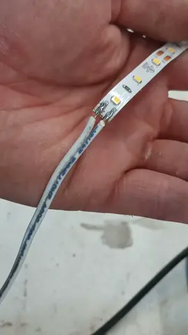 Como soldar tiras led #electronicabasica #electronica #soldar #cables#tirasled #carpinteriavidal #aprendiendoasoldar #amoblamientos #herramientas 