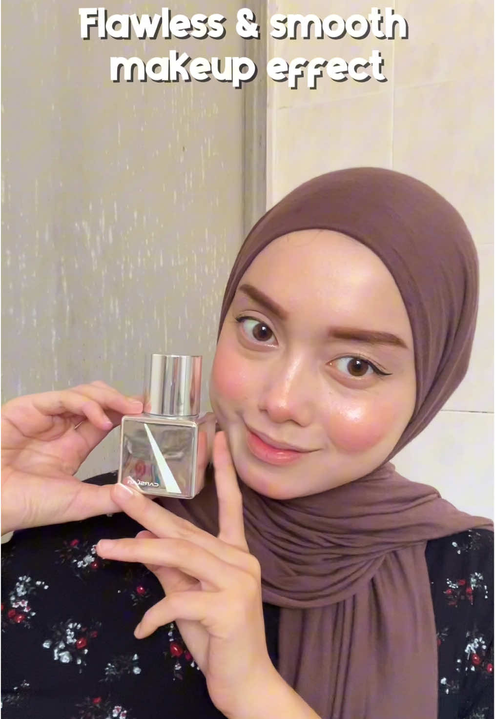 now senang je nak keluar bila ada this sunscreen foundation from @Carslanmy auto glowing and sangat coverage ye !! 😍✨ #CARSLAN #carslanmy #2in1foundation #uvfoundation #uvprotection #sunscreen #sweatproof #waterproof #transferproof #makeup #basemakeup #makeuphacks #newarrivals 