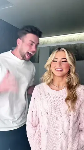 Randomly screaming prank 🤣🤣#scare #scared #scareprank #prank #fun #funny #virral #trending #fyp #foryoupage #jumpscare #family #challenge #couple 