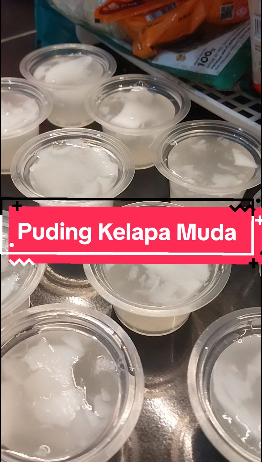 Bahan : 1000 ml air kelapa muda 1 bks nutrijel plain 5 sdm gula pasir Cara membuat : 1. Tuang 1 bks nutrijel plain campur dengan sedikit air 2. Setelah larut masukkan air kelapa muda + gula pasir 3. Aduk sampai mendidik 4. Angkat dan masukkan dalam wadah, tunggu sampai dingin #fyp #puding #pudingkelapamuda #cemilan 