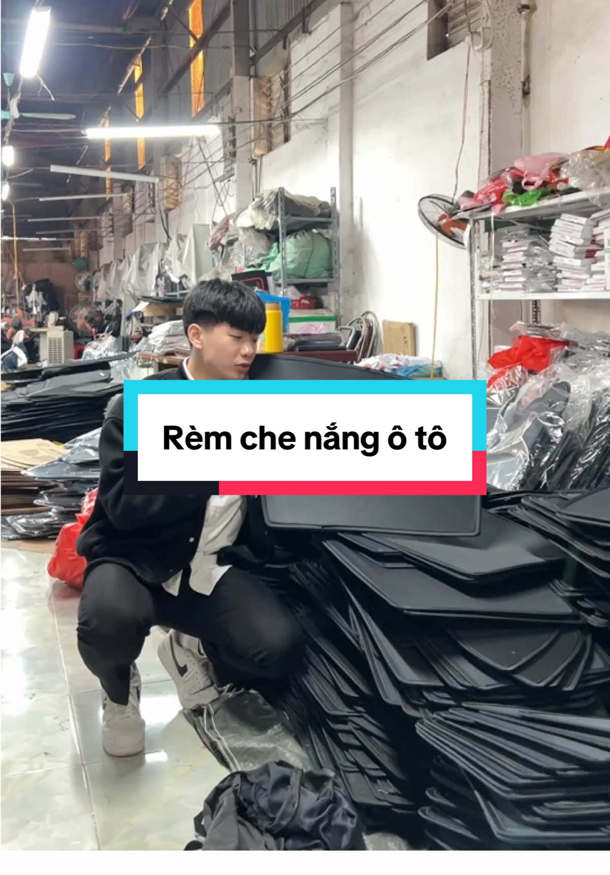 Phụ kiện trên xe ô tô 2025 là không thể thiếu bộ rèm che nắng hut nam châm #remchenangoto #remchenangnamcham #remchenangxehoi #phukiendecar 