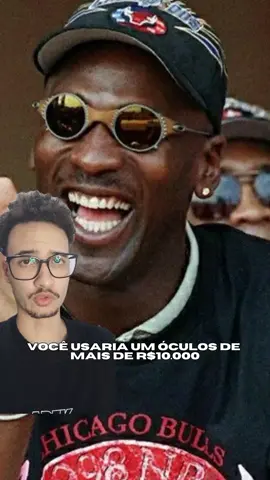 Lançado em 1998, o Oakley Mars é um dos modelos mais icônicos e ousados já criados pela marca.  Com design futurista, armação de titânio e lentes redondas, ele chamou atenção logo de cara e dividiu opiniões. Hoje, é item de colecionador. Quer saber como esse modelo saiu do estranho para se tornar um clássico?  Assiste ao vídeo completo e me segue para não perder novos vídeos sobre moda e cultura urbana.