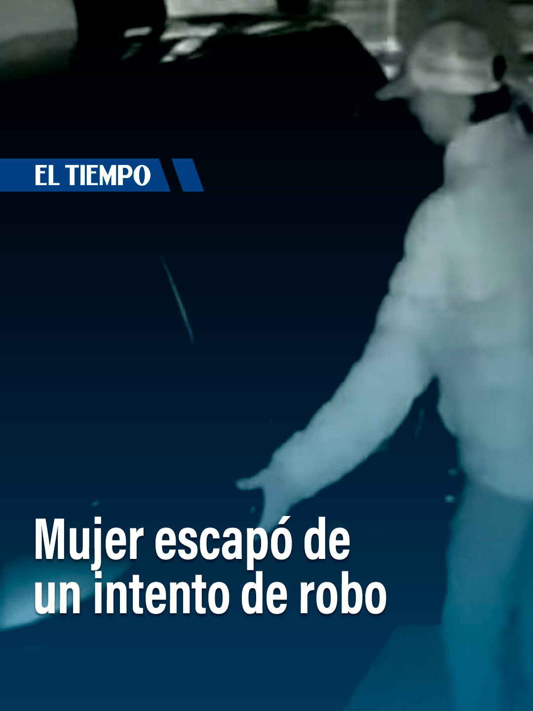 🚨 Una mujer fue abordada por delincuentes armados cuando intentaban robarle su vehículo al interior de su garaje. Con rapidez, encendió el carro y escapó. Todo quedó registrado en cámaras de seguridad. Lo que pasó 🔽