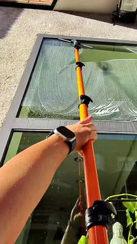 Quitemos el jabón para dar brillo 🧼✨🪟#satisfyingcleaning #fyp #relaxingvideos #oddlysatisfying #antesydespues #maykkerproducts #cleaninghacks #brillo #tiktokviral 