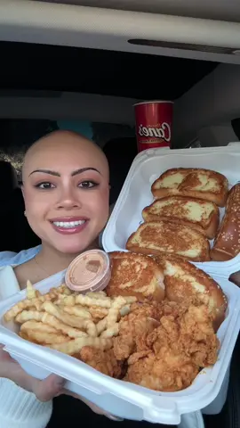 eating Raising Cane’s in the car 😍