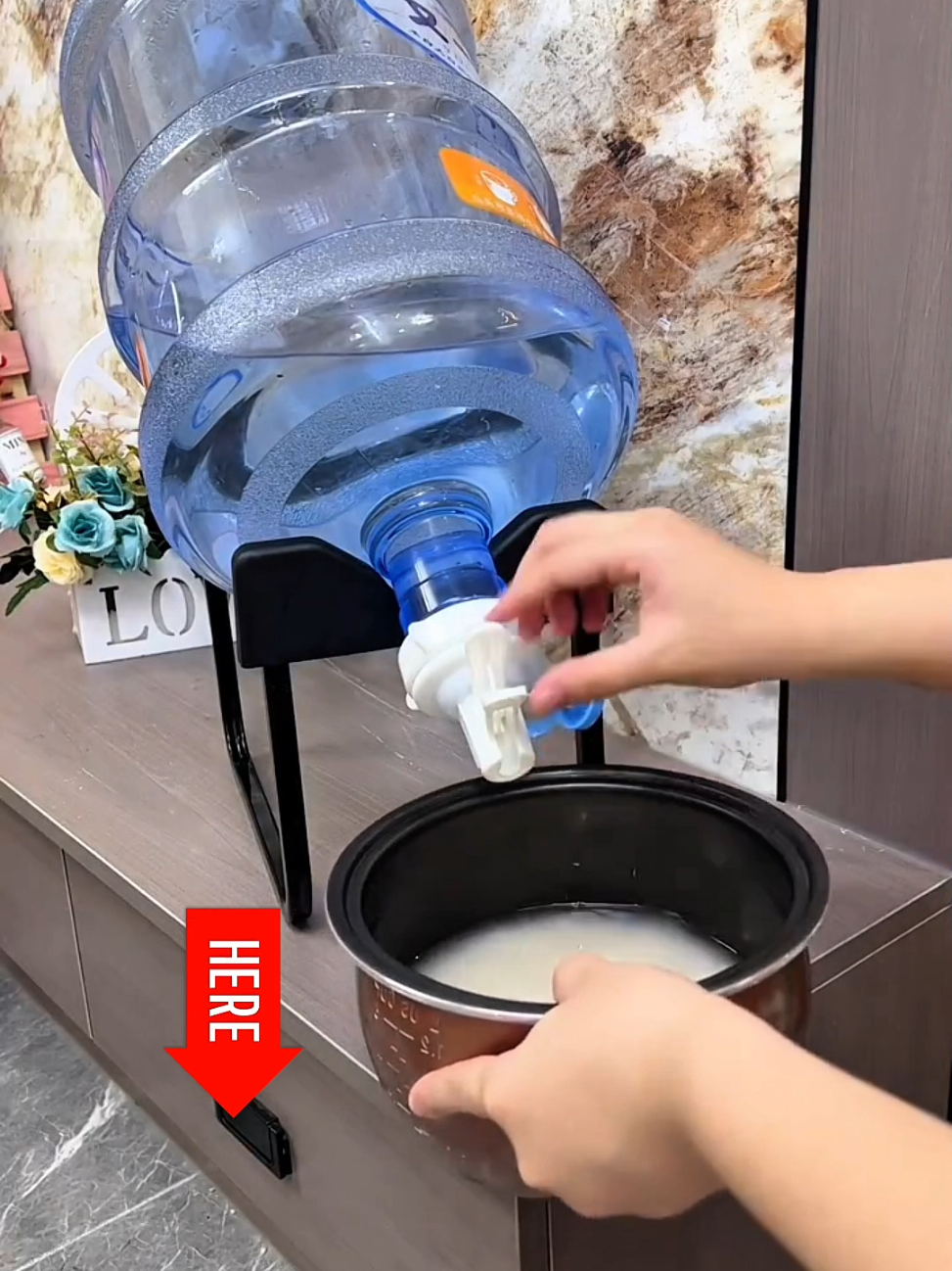 Membalas @euis.siti.maryamaoke silakan diorder #rakgalonkekinian #rakgalonsimple #rakgalonairdudukanmeja #rakgalonkranair #rakgalonpraktis #rakgalondankrangalon 