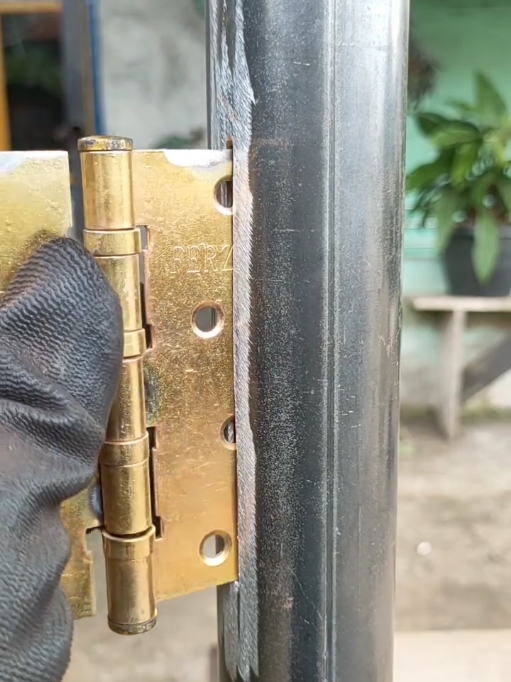 Tricks for installing strong and neat door hinges. #welding #welder #metalwork #fabrication #tipsandtricks #technique #amazing #ideas #perfectweld 