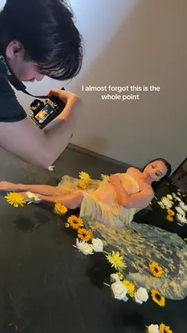 Sunflower Pregnancy Photoshoot #houston #houstontx #pregnanttiktok #losangelesmaternityphotographer #pregnantlife #babyshower 