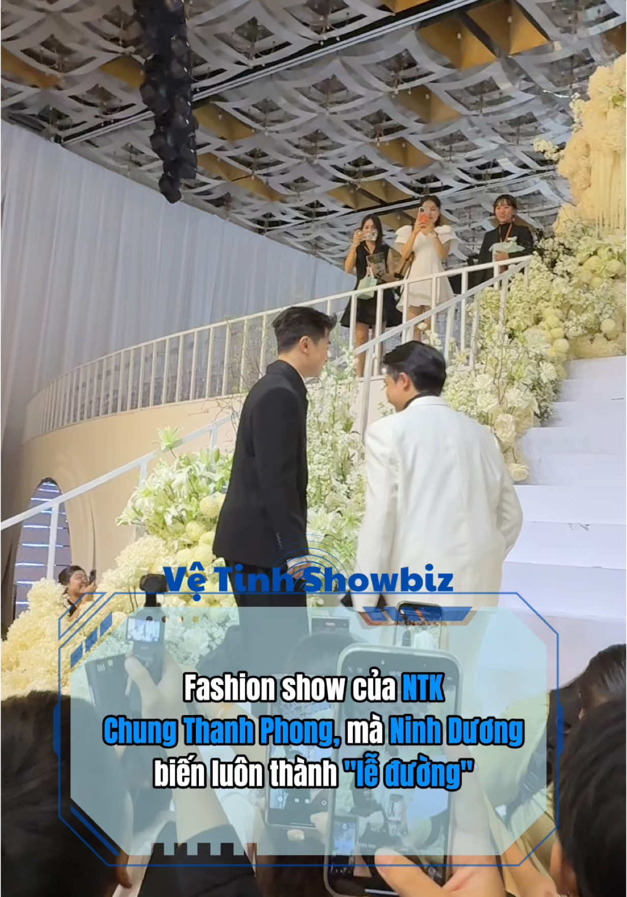 Fashion show của NTK Chung Thanh Phong, mà Ninh Dương biến luôn thành 