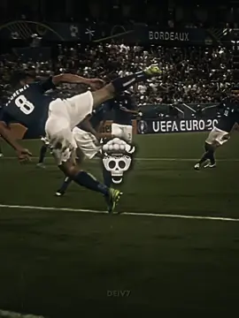 goal line clearance ||#defender #footballtiktok #fyp #viral #deiv7cr 