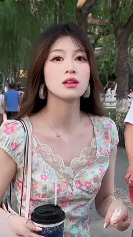 Em chọn được nhạc rồi. Anh chọn được ngày bỏ vợ chưa…? 😂 #gaixinh #gaixinhtrungquoc #girlphố 