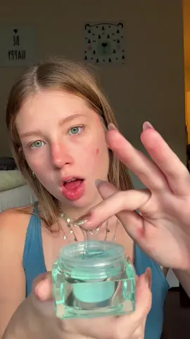 legenda:  oii gente, como vocês estão? to aqui com essa novidade da @SHEGLAM , um primer hidratante com essa textura SUPER DIVERTIDA de ✨slime ✨ quem aí quer testar? aí embaixo tem o id do produto, quem gostou me avisa aqui nos comentários💖 id: 66468277 #publi  #SHEGLAM #SHEGLAMHydroSlimeprimer #SHEGLAMSlimePrimer