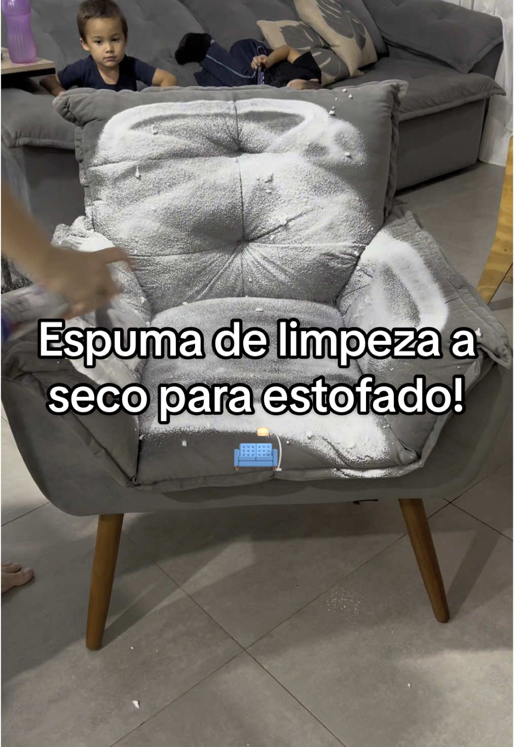 Funciona demais! Testado e aprovado ✅ #limpaestofado #giftfromtiktokshop #tiktokshop #limpeza #donadecasa 