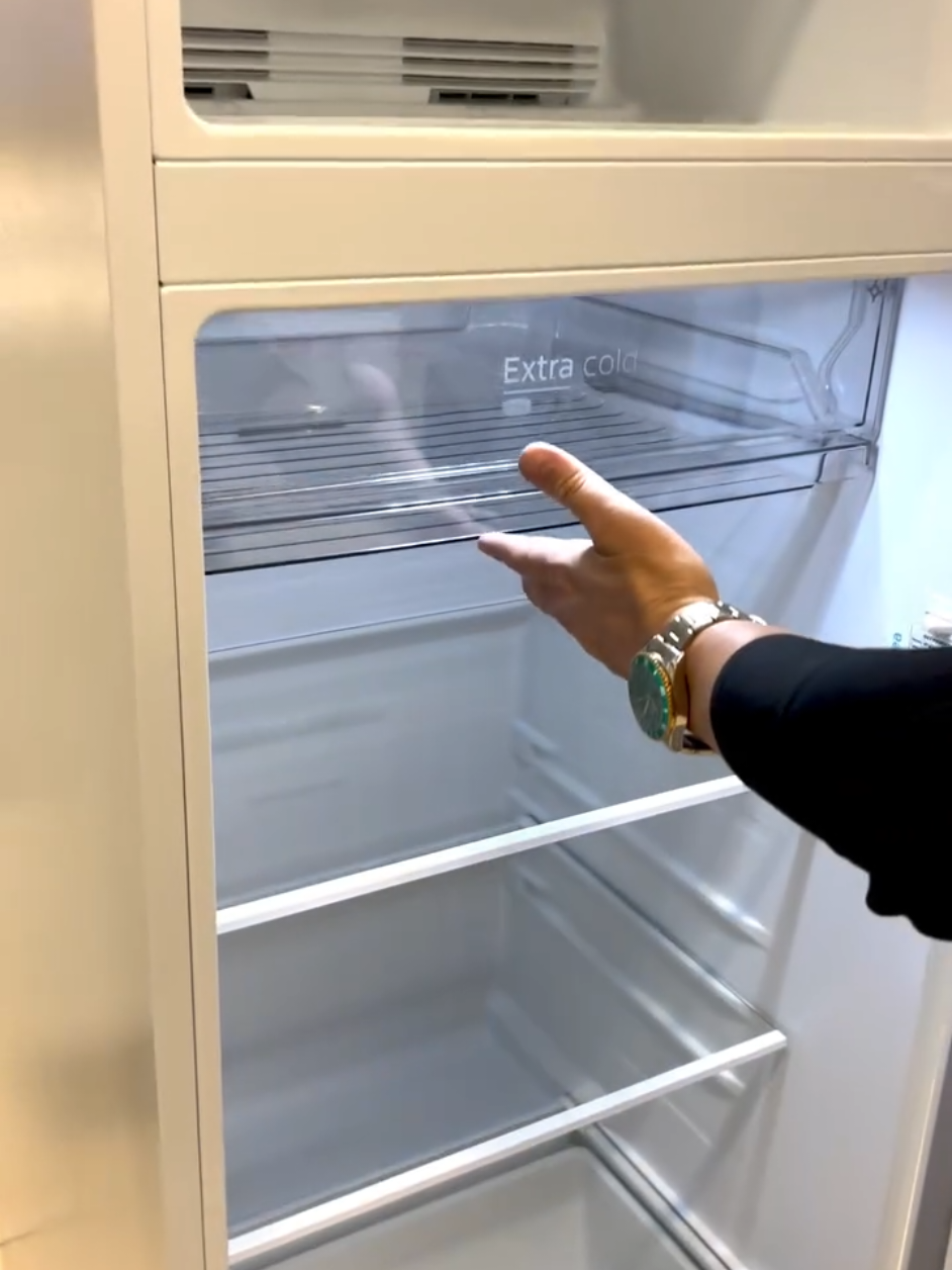 Espaçoso e moderno, o Refrigerador Midea 425L Frost Free, conta com 120L apenas de freezer, prateleiras de vidro e painel Touch para controle de temperatura. 🤩    Quer mais? Vem pra Cybelar conferir todos os lançamentos Midea de pertinho! 😉    #MideaNaCybelar  #Refrigerador #lançamento  #Lançamento