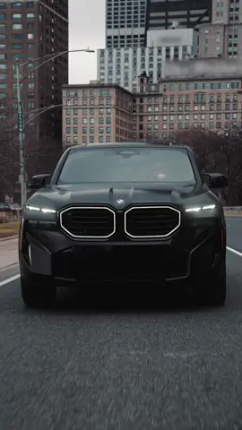 Thundering power on the city streets. The XM is a different type of beast. 📸: @Olia_Chicago, @chi.movies #BMW #XM 