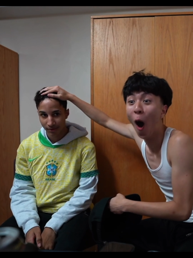 Tota e Ray se conheceram pessoalmente na Streamer University 😂 #tota #rayasianboy #raytota #streameruniversity #kaicenat 