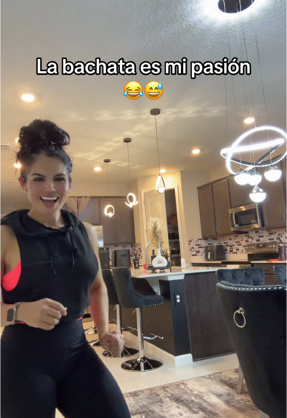 Quise bailar bachata, pero mi ADN no me deja 🤣 🇲🇽 los pasos #cumbieros siempre se me salen #sendhelp quiero aprender a #bachatear #yobailando en #privado #😅 #viveysefeliz #undiaalavez #mexicantiktok #mexitok #fypシ゚viral #viral #fyp #humor #🇲🇽 #parati 