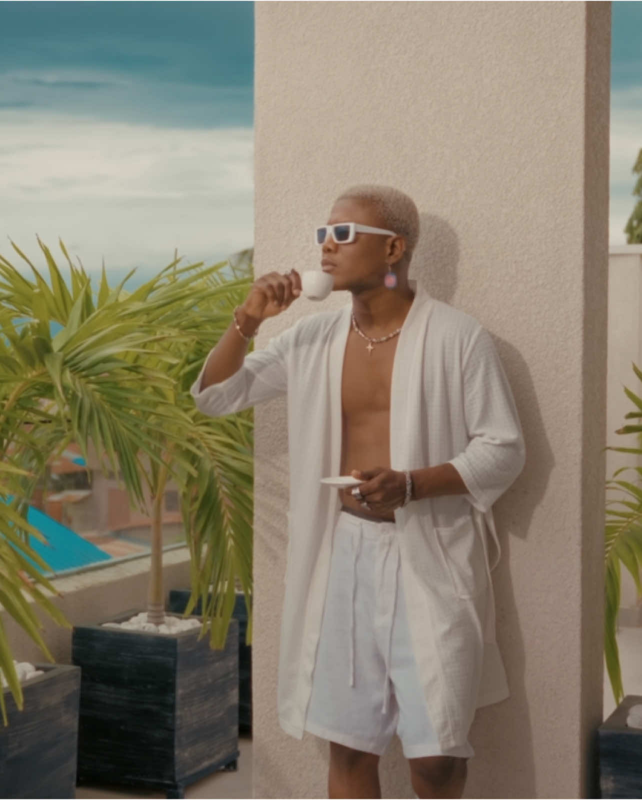 Clip Officiel Maintenant disponible sur #Youtube : Allons tout cassez là-bas  #Merci pour #laforce✊✊ . Max de Partage ..🚀🌎 #Veux_tu_mépouser?💍 #guerrier_poète🗡️❤️‍🔥 #tendance #videoviral #Assoukamusic 