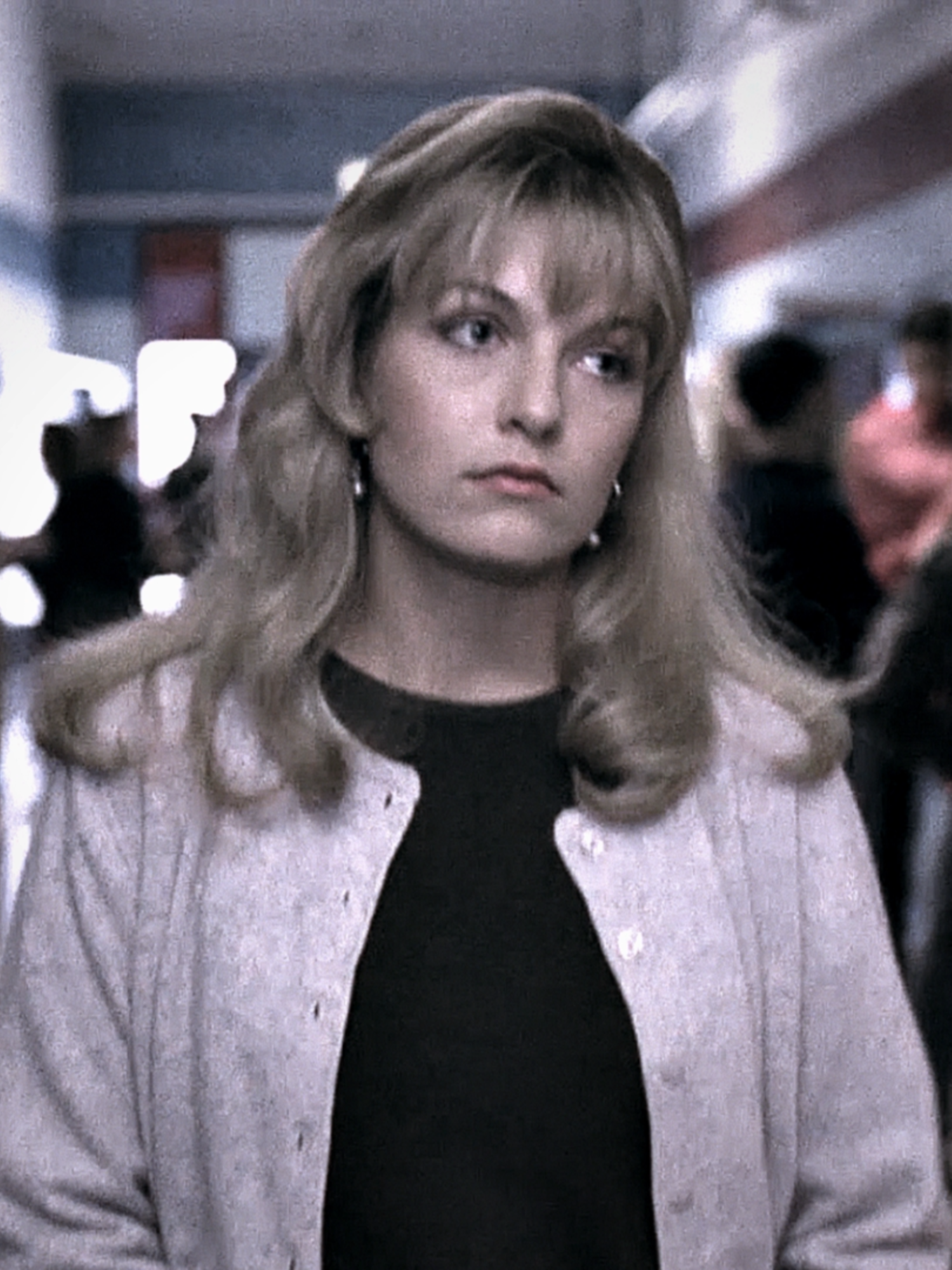 i feel like i know her, but sometimes my arms bend back.          [ cc mhd, ac v6leryy.mp3, sc blitzfilms ]      @cheesebaby16 @michaelmunroe @furcillos          #twinpeaks #laurapalmer #aesthetic #fyp #edit