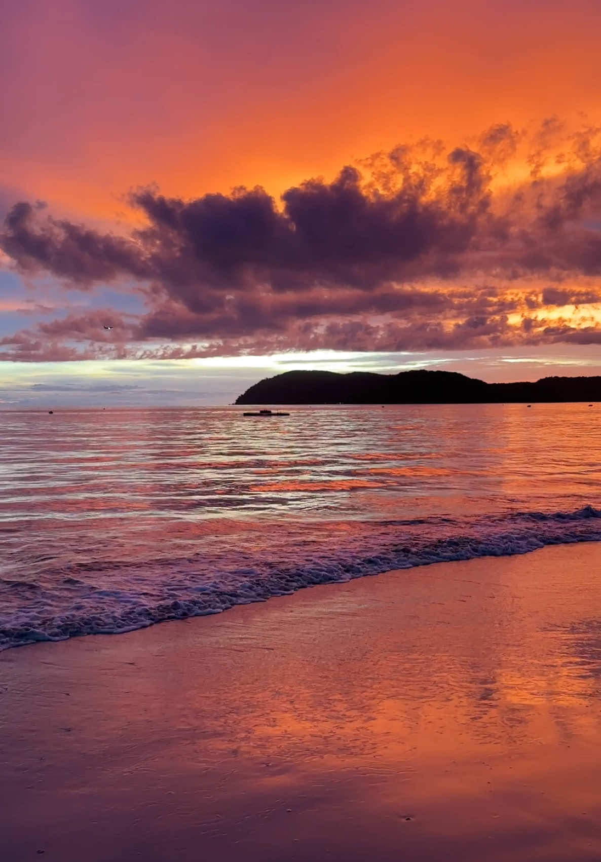 Cenang Give Me This🏝️ #cenangbeach #langkawi #pantaicenang #cenangbeach #beach #pantai #sunset #Love #fyp 
