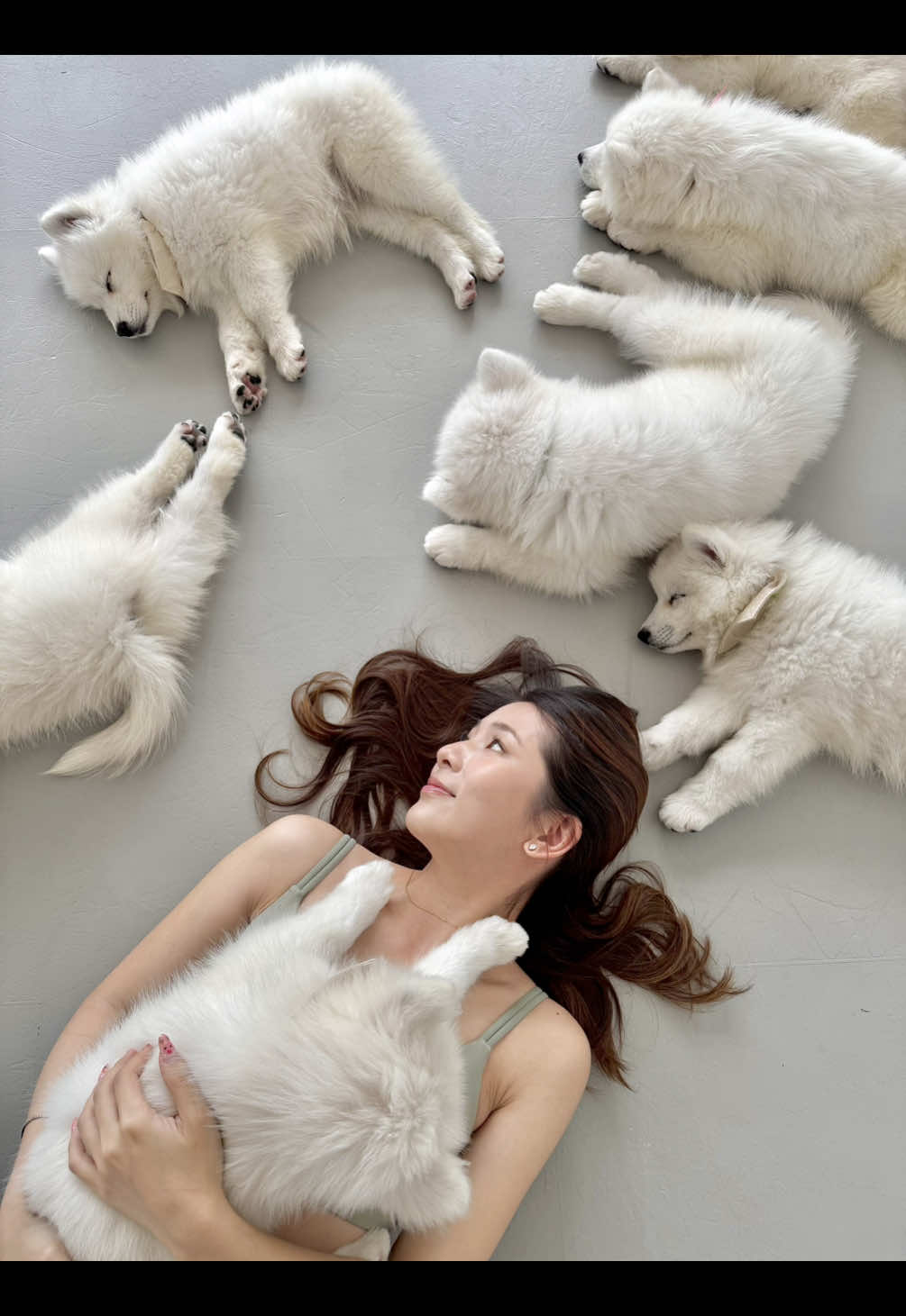 A puppy yoga session is the best healing session ever.   @puppyyogabkk  น้องน่ารักจนใจเจ็บ ไปกี่ครั้งก็ฮีลใจมาก เป็นการเล่นโยคะที่เสร็จแล้วใจฟูสุดๆๆๆ #PuppyYoga #PuppuYogaBangkok #Bangkok #bangkokactivities #thingstodointhailand #puppylove 