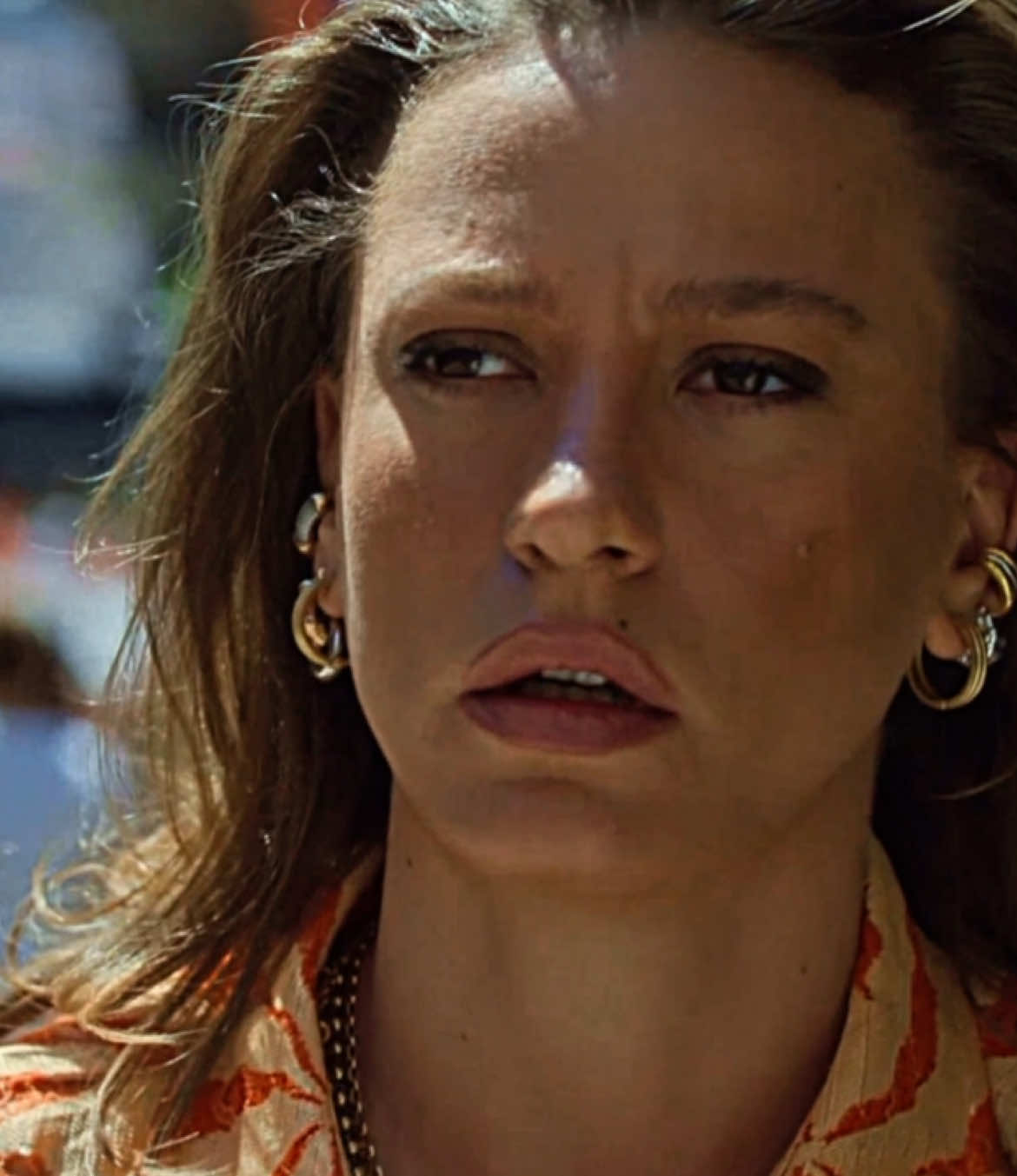 Mayın tarlasından bir adam sevince kadınlar.. #kimlergeldikimlergeçti #serenaysarıkaya 