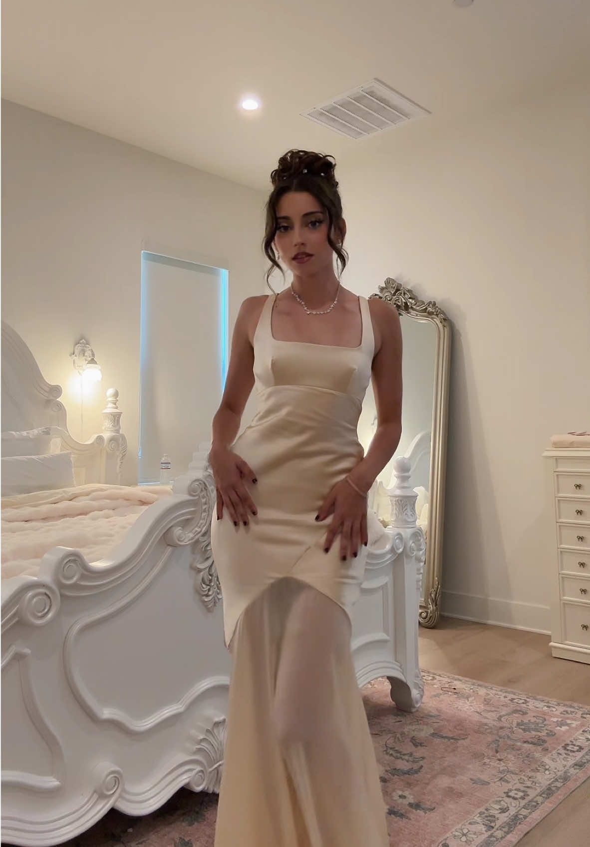 off to the ball… hope an unhinged jedi doesn’t try to court me 🙂‍↔️ #padmeamidala #starwars #anakinskywalker #ball #brigerton 